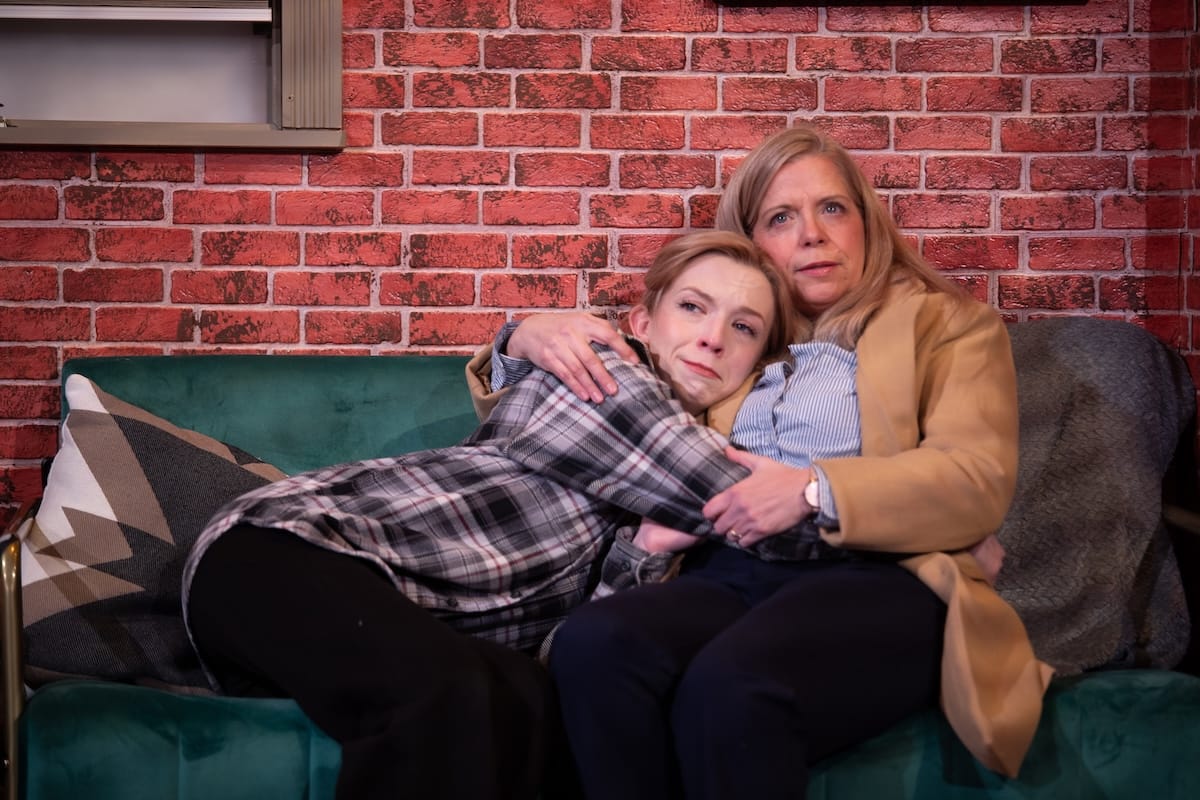 ‘Brooklyn Laundry’ gently explores the messiness of love and grief 4 actors onstage in a play