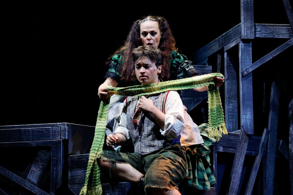 Theatreworks serves up a killer 'Sweeney Todd' 3 actors onstage in a musical